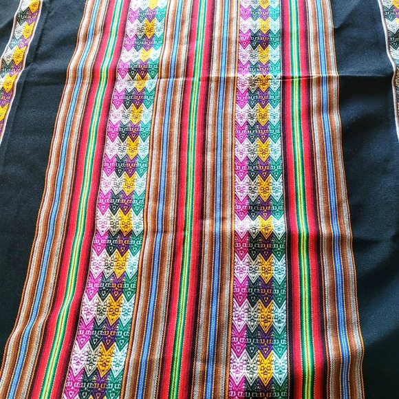 Vintage Peruvian table cloth/furniture cloth - Picture 2 of 7